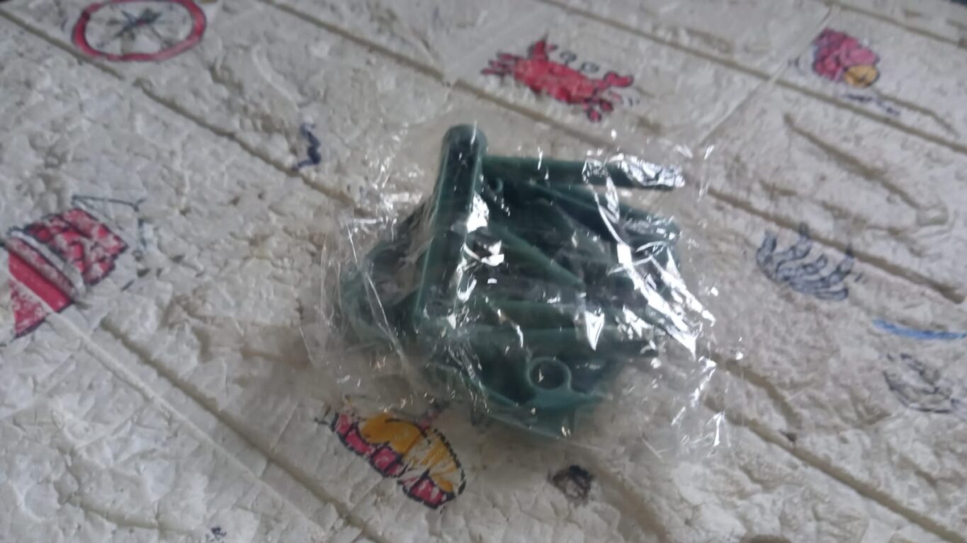 652c876d-0ac4-4385-9fcf-fe7559db6905_0dcbd4a4-c86c-4748-b73a-d8fb0f0d8140.jpg 652c876d 0ac4 4385 9fcf fe7559db6905 0dcbd4a4 c86c 4748 b73a d8fb0f0d8140 scaled - Mini Chair Phone Holder – Cute Desktop Mobile Stand - DsonMart - 1